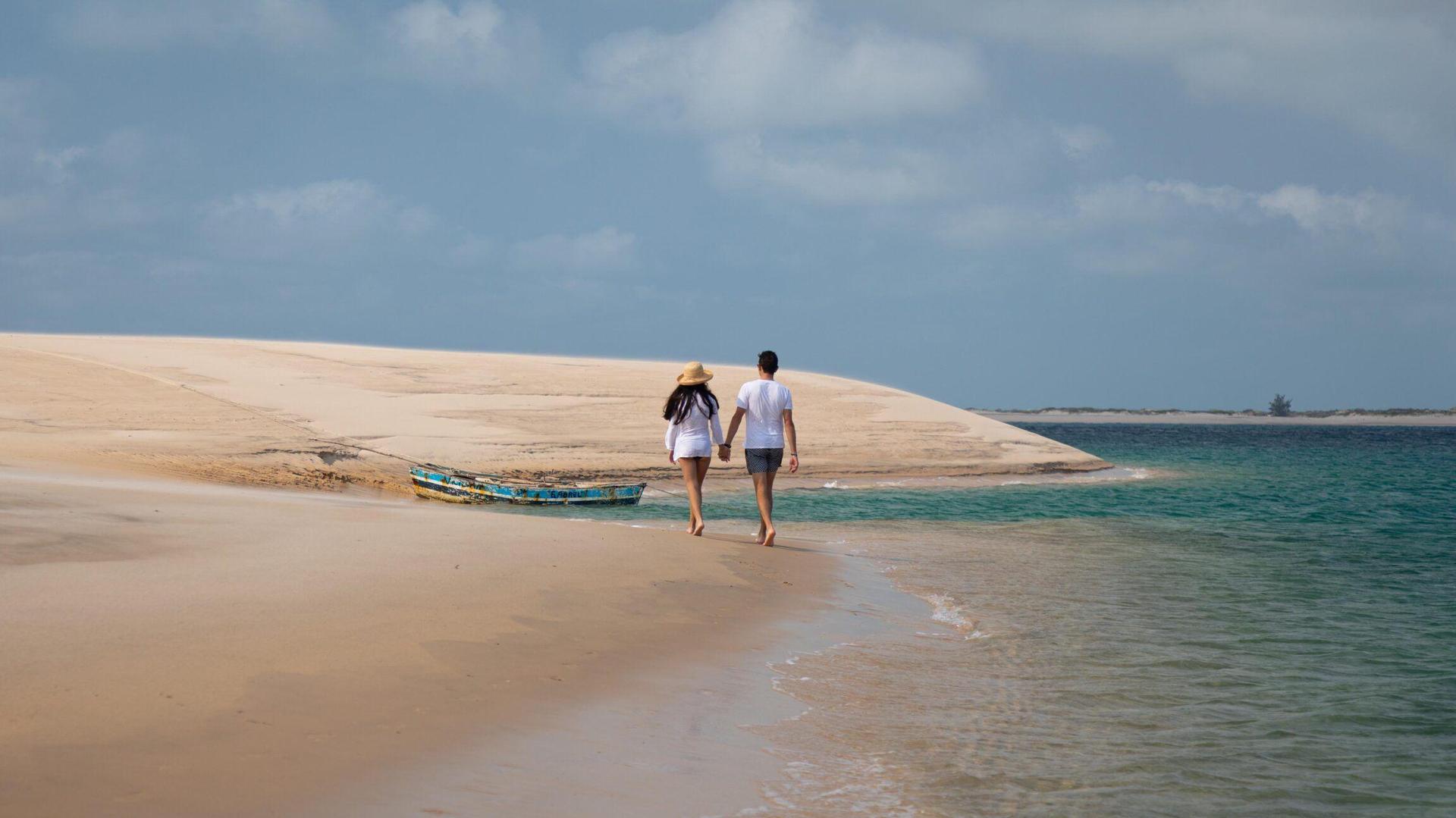 Costa aerea e acqua turchese in Mozambico