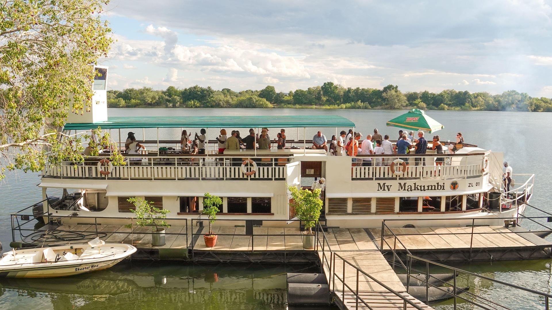 Victoria Falls & Chobe Discovery 5 Giorni / 4 Notti tra Zambia e Botswana Descrizione del Tour