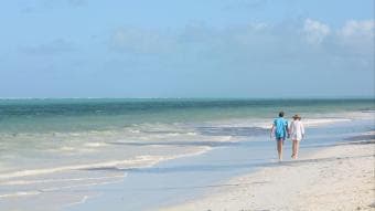 Fuga di 7 notti a Zanzibar: soggiorno di lusso al Breezes Beach Club & Spa con tour privati esclusivi